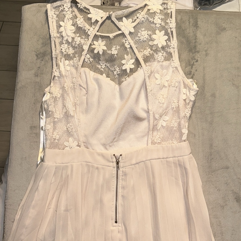 Dress - Picture 3 of 3
